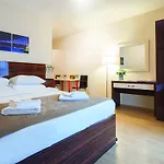 מלון דירות Blueway 3*