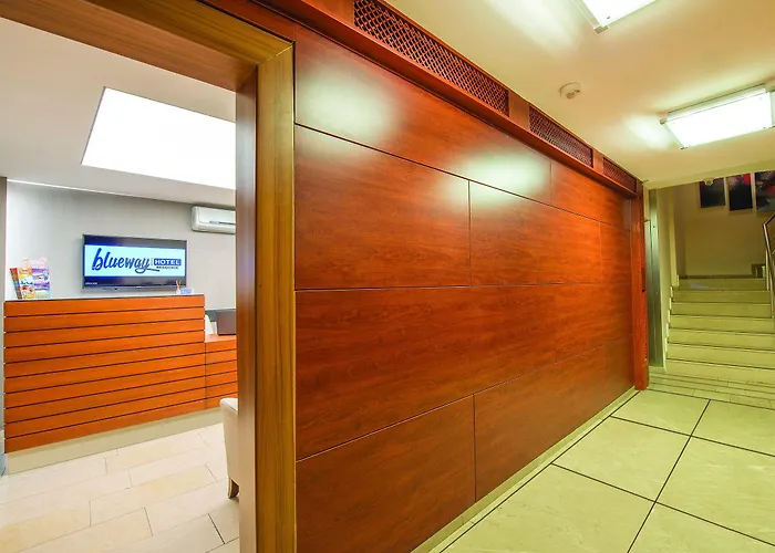 Blueway Aparthotel 3*