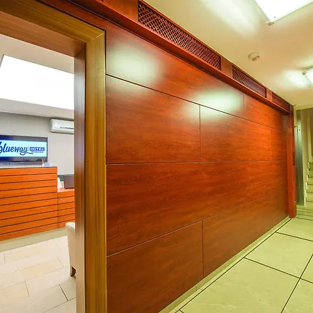 Blueway 公寓式酒店 3*